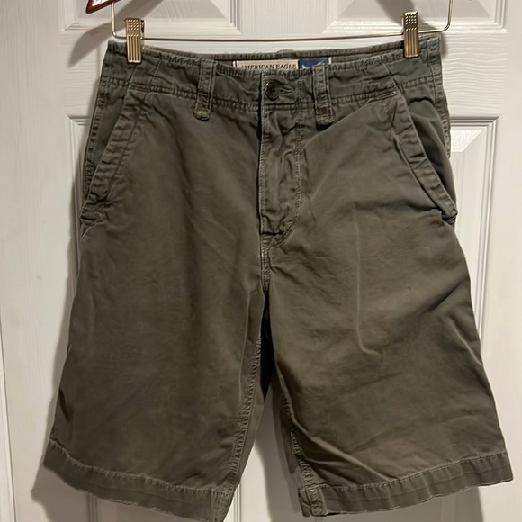 American Eagle Outfitters Other - American eagle 28 men 100% cotton longer length grey khakis shorts